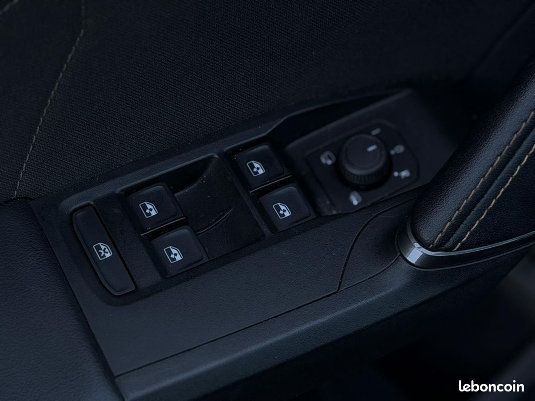 CUPRA FORMENTOR NV 1.5 e-TSI 150 DSG7 avec Hayon élec et Toit ouvrant (image 25)