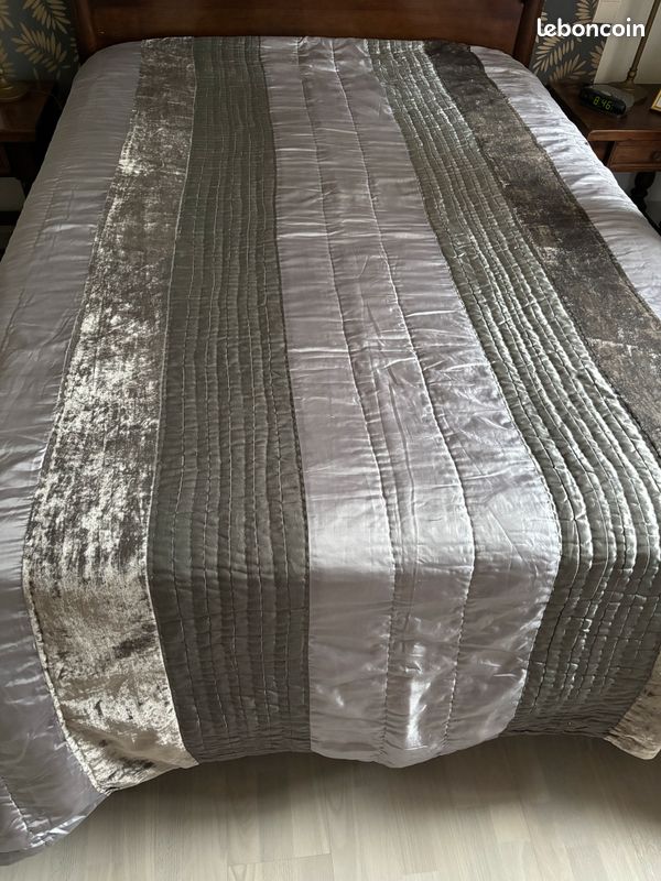 Vends double rideaux + couvr lit (image 1)
