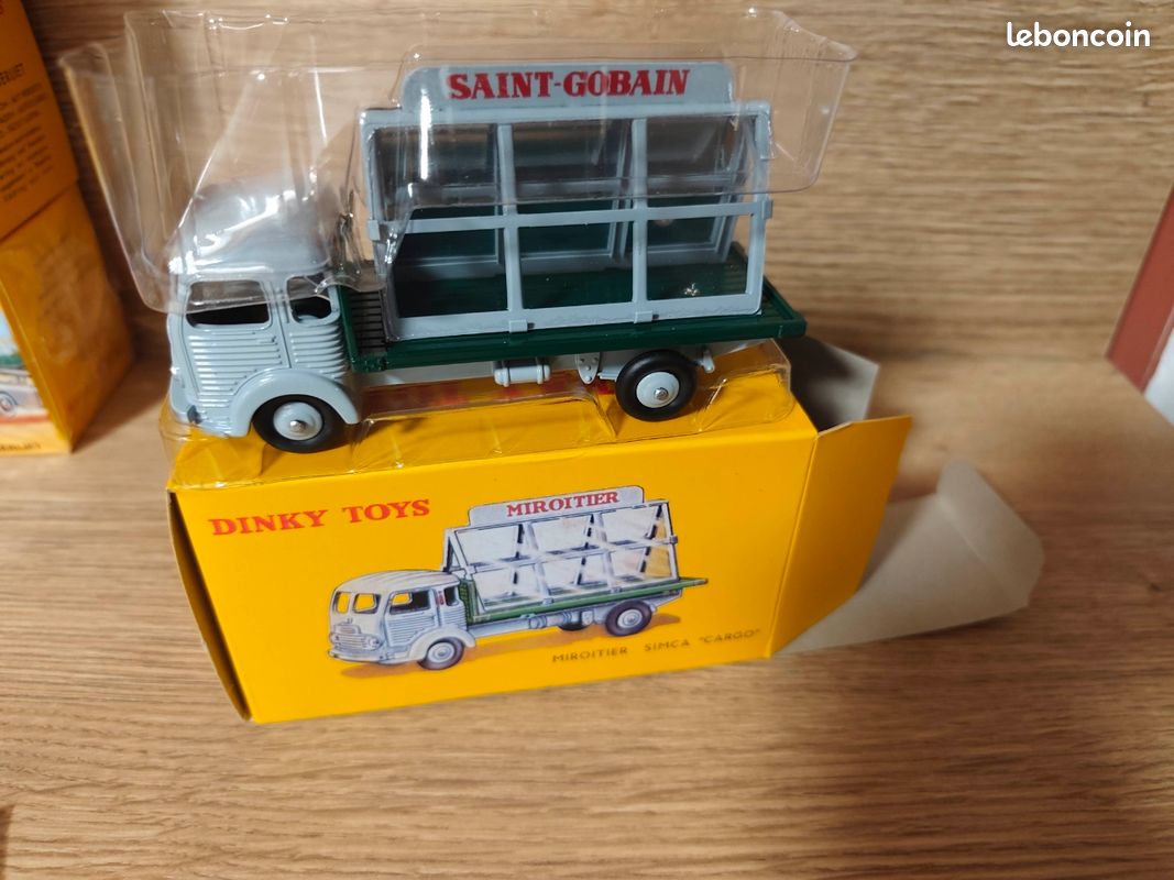 DINKY TOYS, Fourgon Simca Cargo, Réf : 33A. - Lot 138