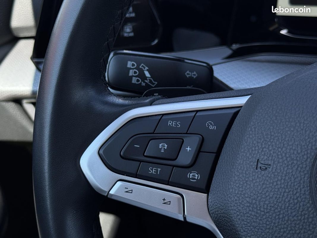VOLKSWAGEN GOLF 8 VIII 2.0 TDI 116ch DSG 7 Active Pano Matrix Navi CarPlay Acc Siege Chauffant (image 25)