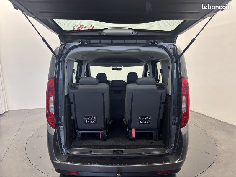 Fiat DOBLO 1.6 jtd 120 ch Lounge 7 places / Climatisation / Attelage / Régulateur / (image 21)