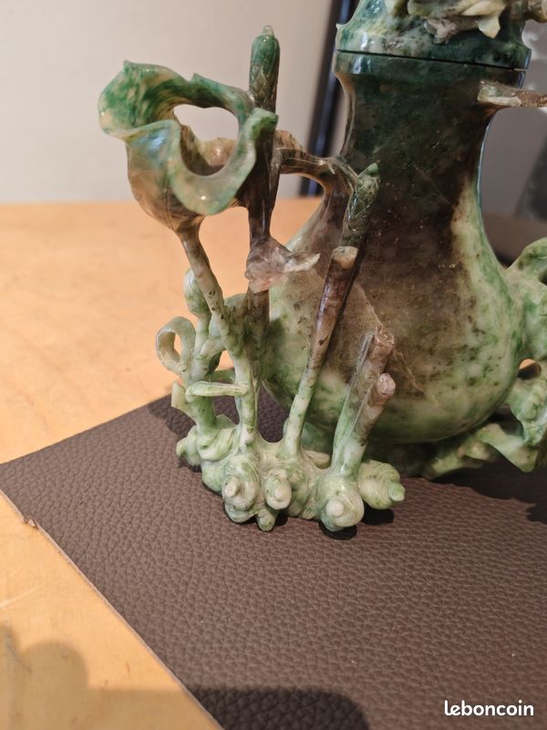 Vase en Jadeite chinois sculpté à la main ancien 19ème état satisfaisant (image 2)