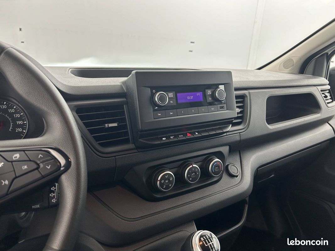 Renault trafic fgn l2h1 3000 kg blue dci 130 confort (image 12)