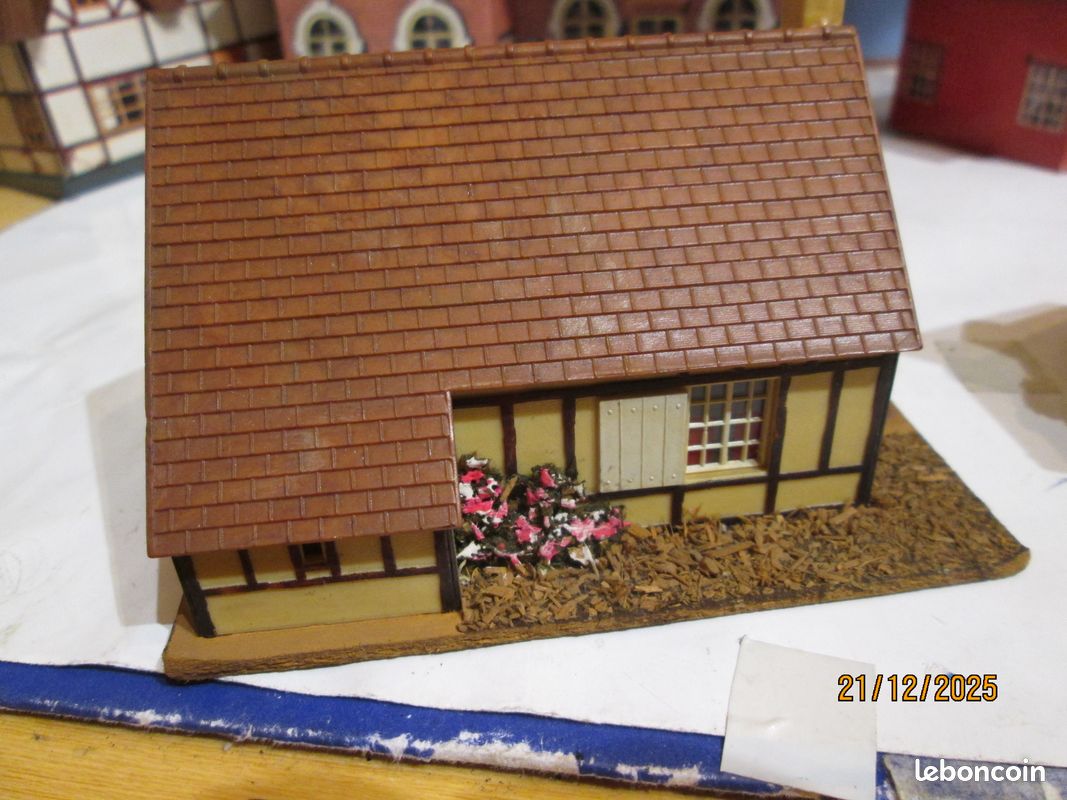 2 Petites Maisons Vintage Pour Circuit De Train HO - Décor Modélisme Ferroviaire Pré-assemblé