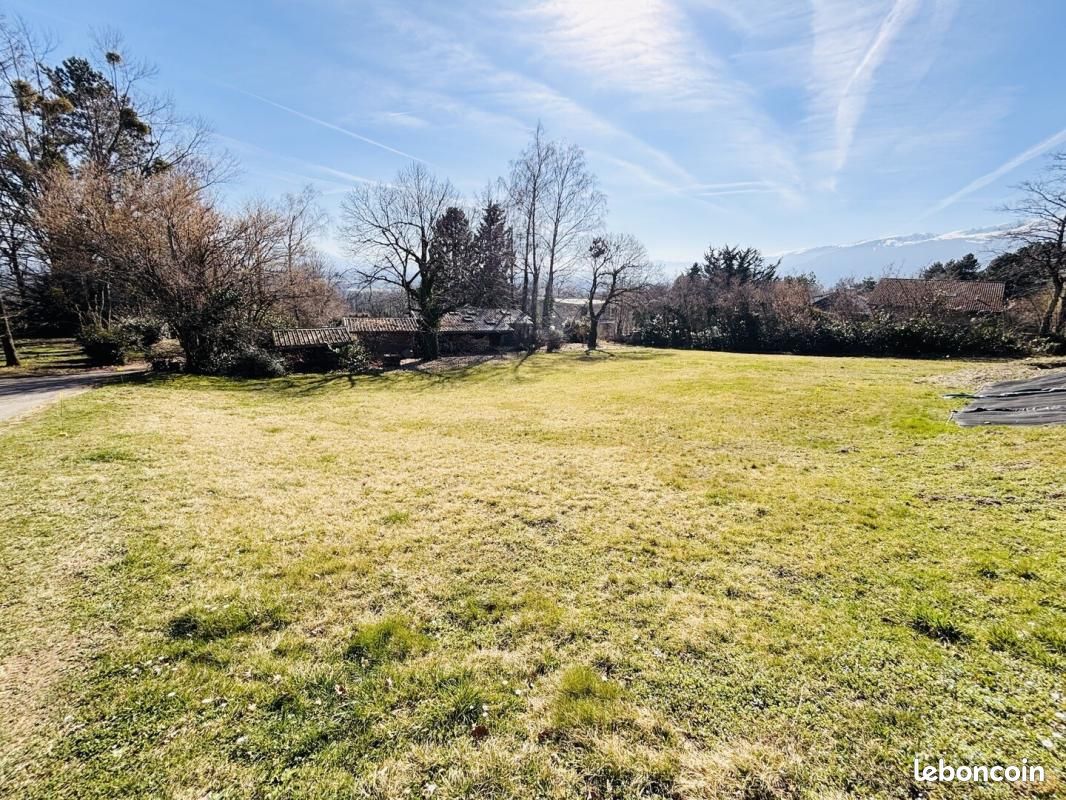 Terrain 982 m² · à Grilly · 416 000 €