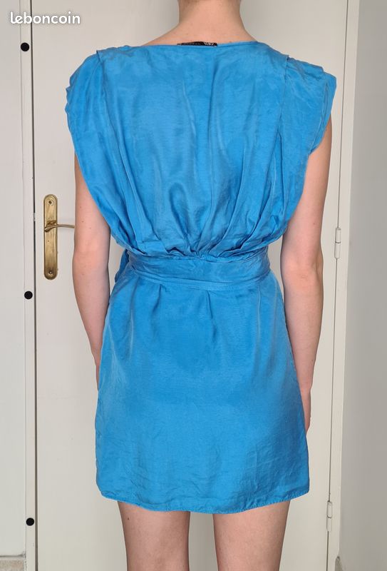 Robe Zara bleue effet satin Vêtements