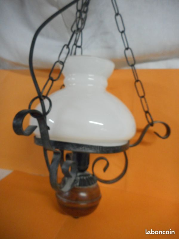 Lustre avec globe blanc (image 2)