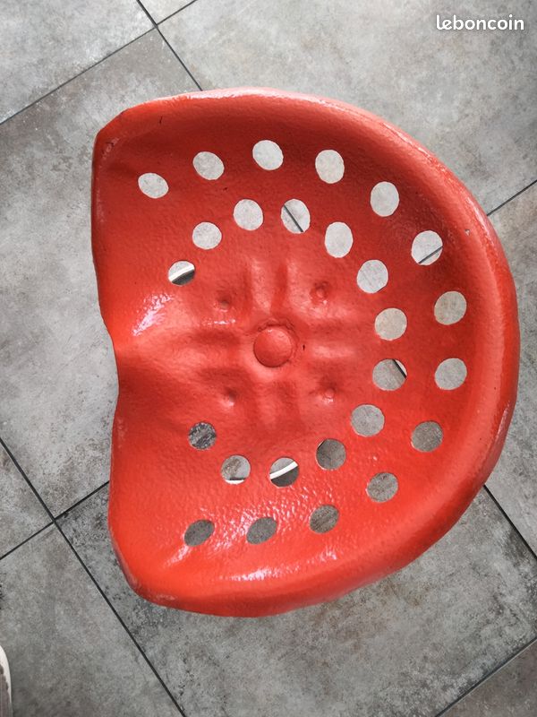 Siège de tracteur transformé en tabouret (image 3)