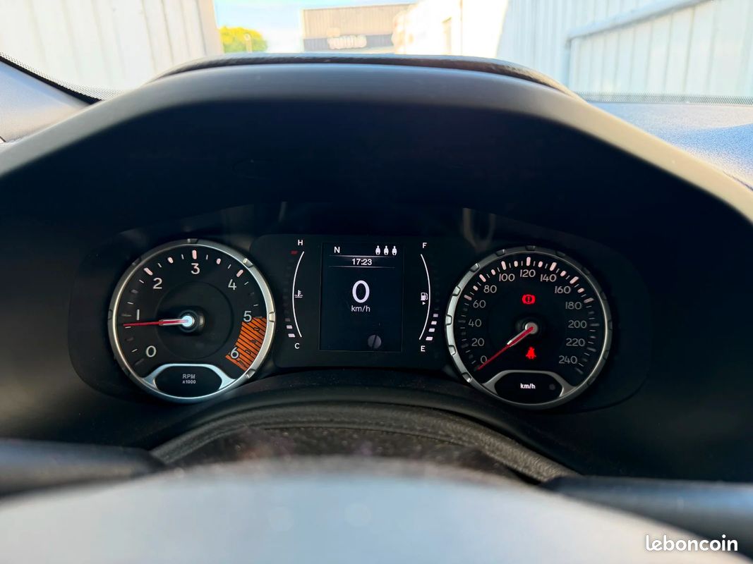JEEP RENEGADE MY20 1.6 l MultiJet 120 ch BVM6 Quicksilver Winter Edition (image 16)