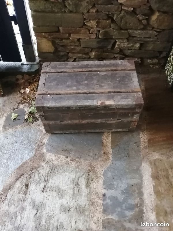Petite malle ancienne bois et fer (image 1)