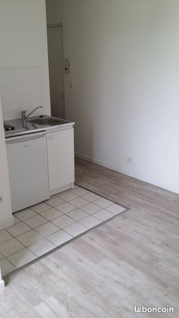 Studio en duplex entrée-salon-cuisine-SDB-chambre entièrement rénové à neuf dans quartier pavillonnaire dans une impasse très calme au 3ème et dernier étage d’un petit immeuble
