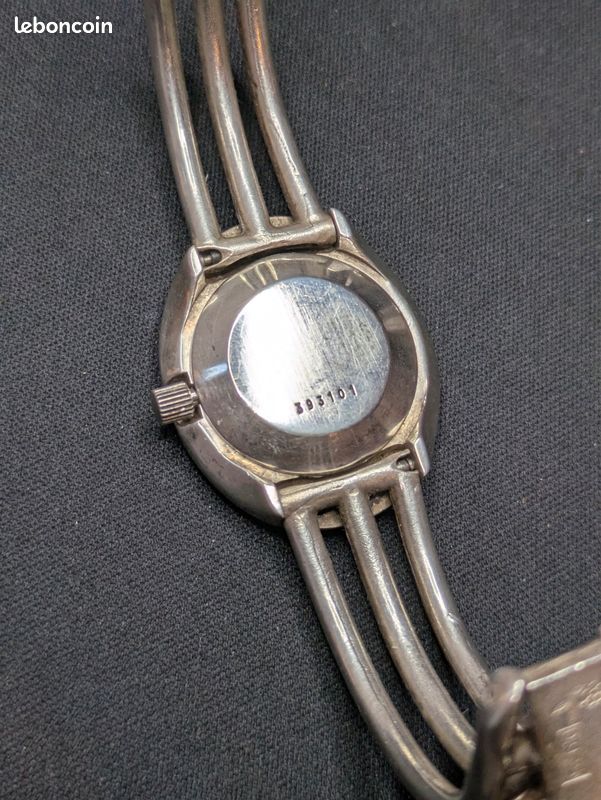 Montre LIP Femme Mécanique - Année 1960, Cadran Doré, Style Rectangulaire - Occasion, Fonctionne