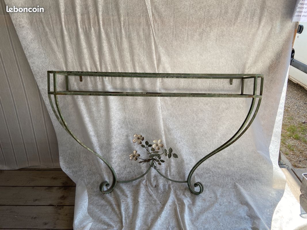 Console en fer forgé avec fleur d'églantier (image 2)