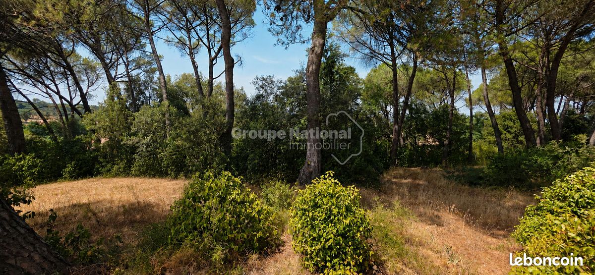 Terrain 1567 m² · à Sabran · 1 567 m² · 105 000 €