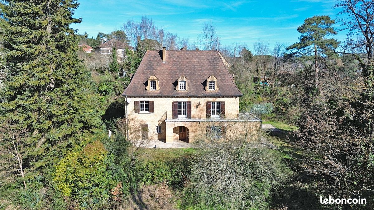 Maison 10 pièces 200 m² · à Sarlat-la-Canéda · 200 m² · 298 000 €