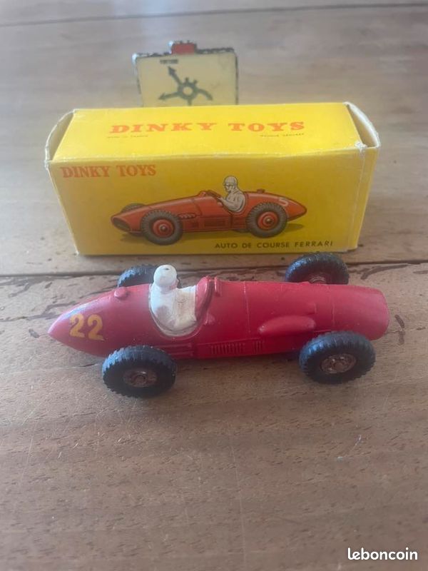 Dinky Toys 1959 - 1960 : nouvelle numérotation et roues concaves, une recherche pour le