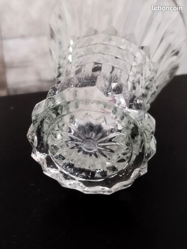 Vase ancien en cristal (image 2)