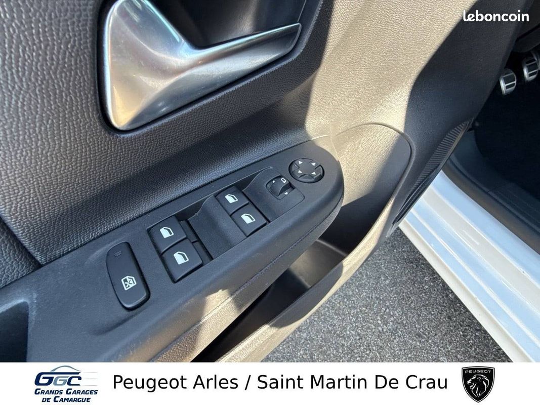 OPEL Corsa 1.2 Turbo 100 ch BVM6 GS (image 15)