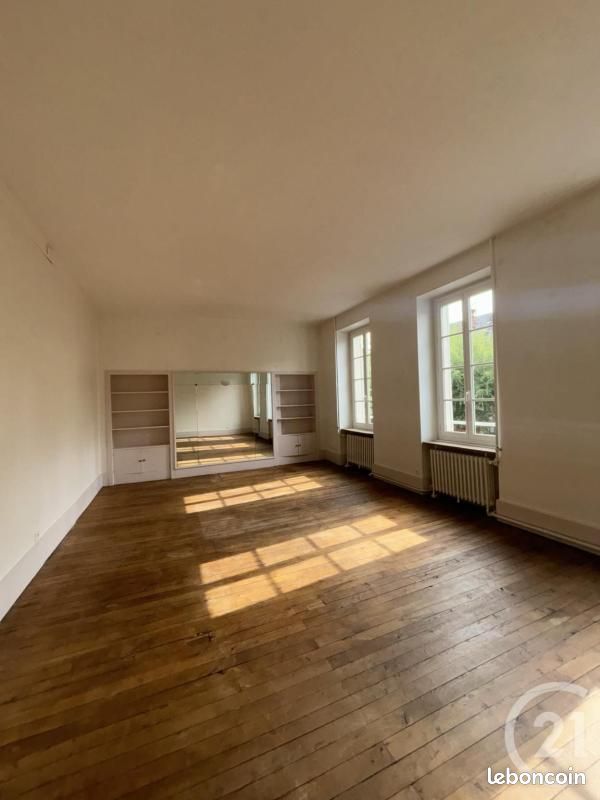 Appartement 3 pièces 113 m² · à Moulins · 113 m² · 800 €