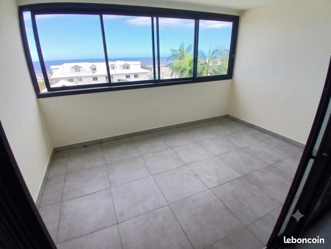 Appartement 3 pièces 80 m² · à Saint-Pierre · 80 m² · 1 028 €
