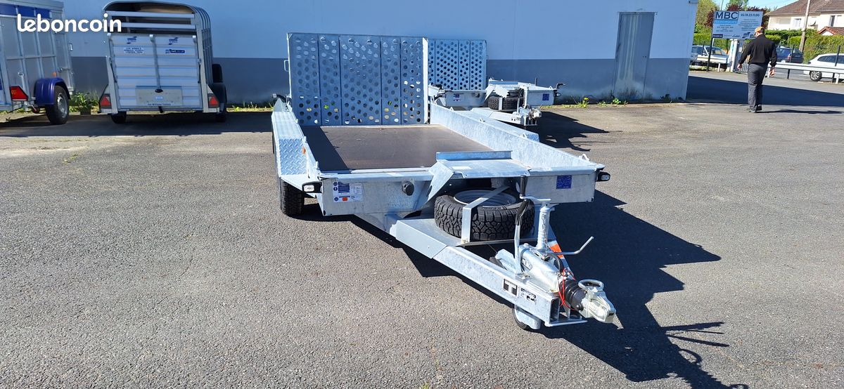 Votre magasin MBC REMORQUES Vous propose un porte engins ifor williams gh 146 3 essieux disponible (image 2)