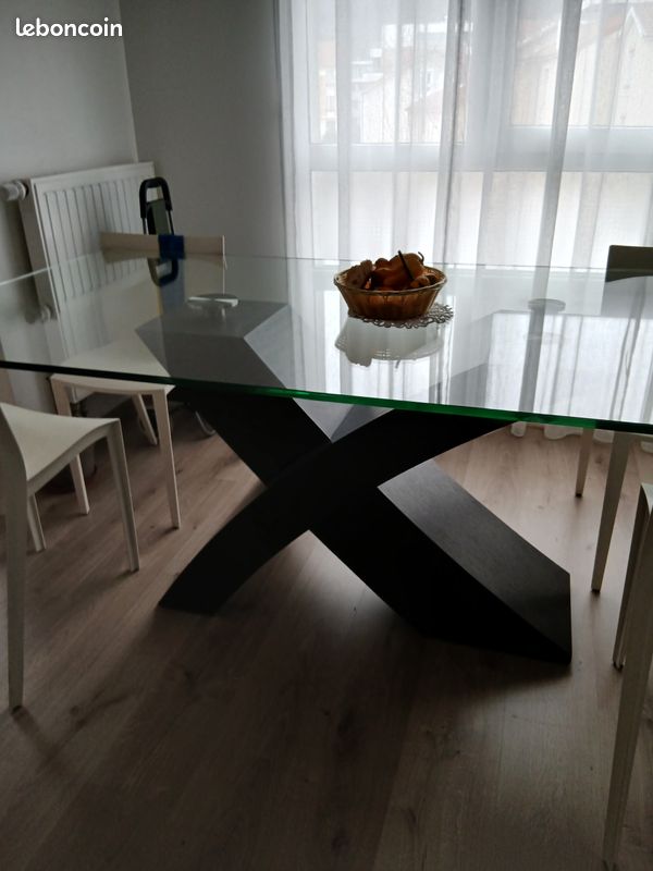 Table (image 3)