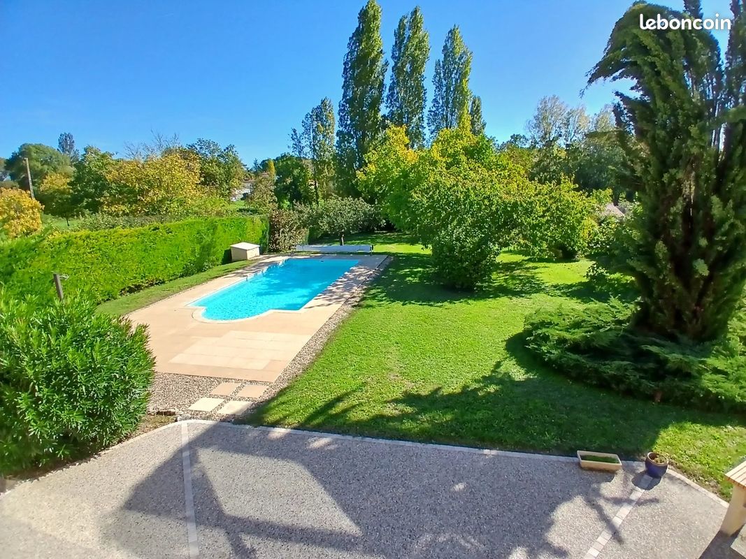 Maison 10 pièces 235 m² · à Angoulême · 235 m² · 424 000 €