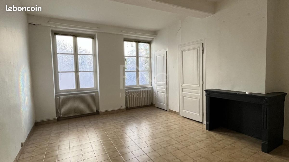 Appartement 2 pièces 82 m² · à Lyon · 82 m² · 1 050 €/mois