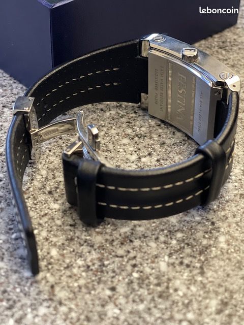 Montre femme Festina, cadran rectangulaire, incrusté de pierres