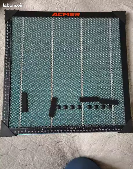 Table de travail nid d’abeille ACMER 400x400 pour graveur laser (image 1)