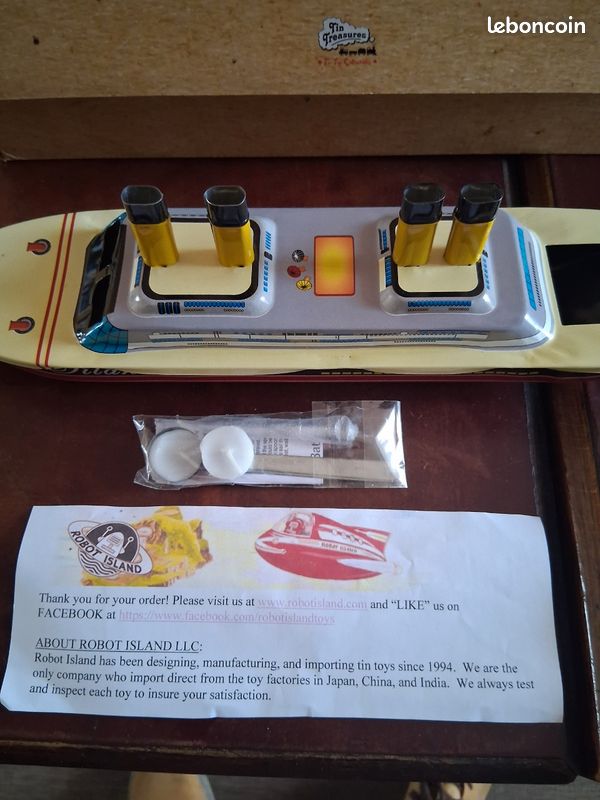 Maquette de bateau paquebot le normandie jouet vintage