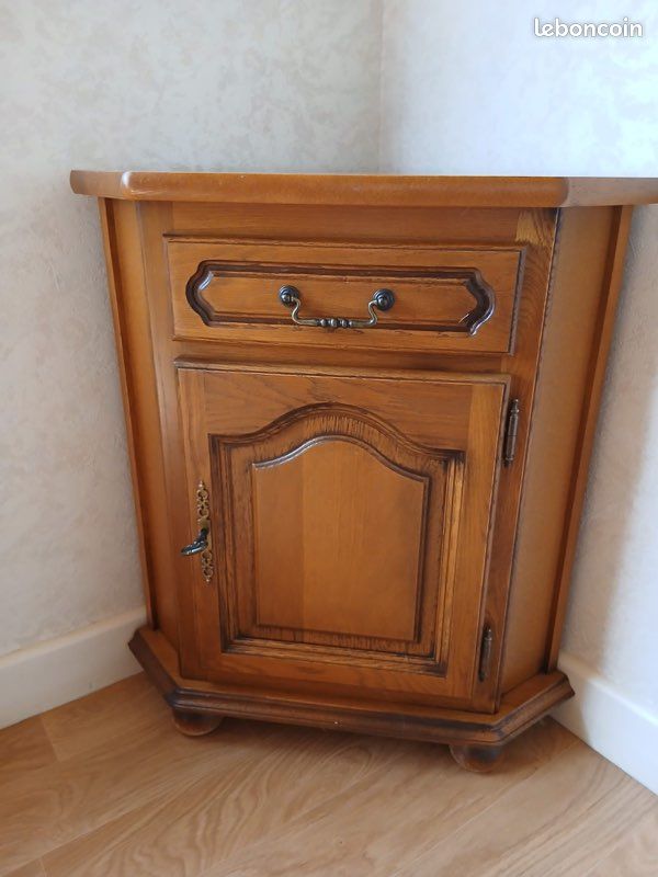 Meuble d’angle en bois massif (image 1)
