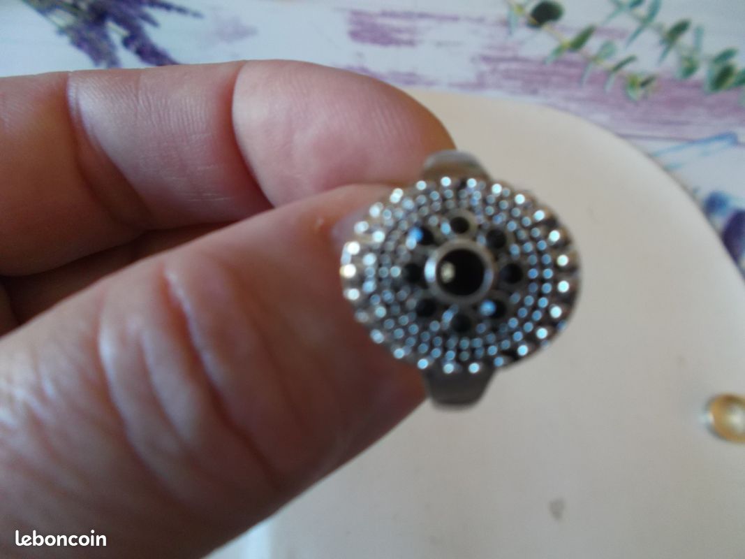 1 belle bague femme fantaisie couleur argent+noir (image 1)