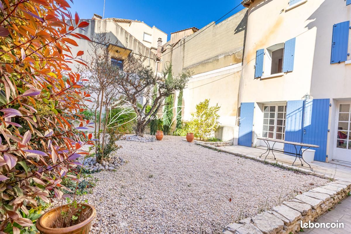 Maison 8 pièces 187 m² · à Saint-Saturnin-lès-Avignon · 187 m² · 380 000 €
