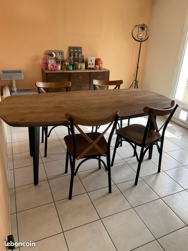 Table et chaise (image 1)