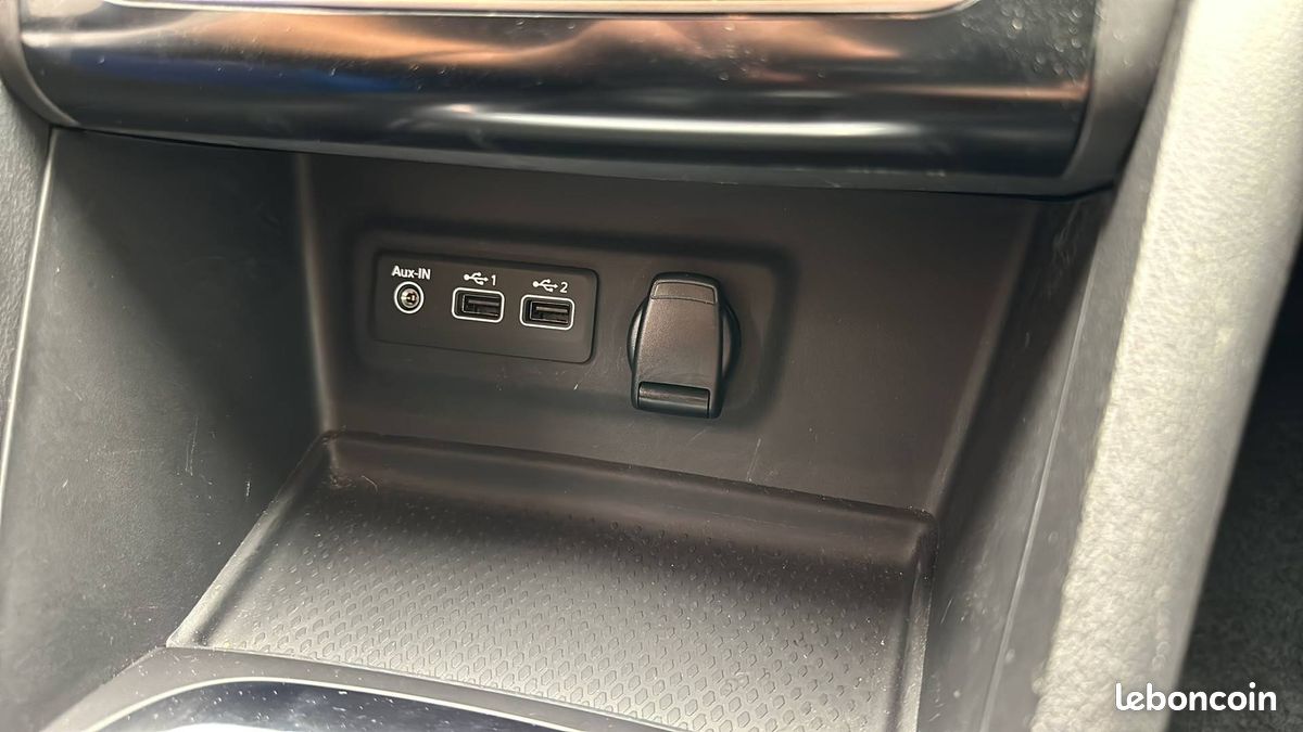 Renault megane iv berline blue dci 115 evolution (image 29)