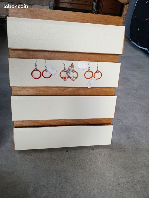 Support boucle d'oreilles sur mesure (image 1)
