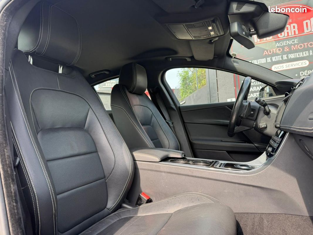 JAGUAR XE 2.0 D - 180 - BVA - AWD BERLINE R-Sport PHASE 1 (image 16)