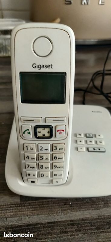 Téléphone touche portatif fixe Gigaset A5320 blanc peu servi 35 euros (image 1)