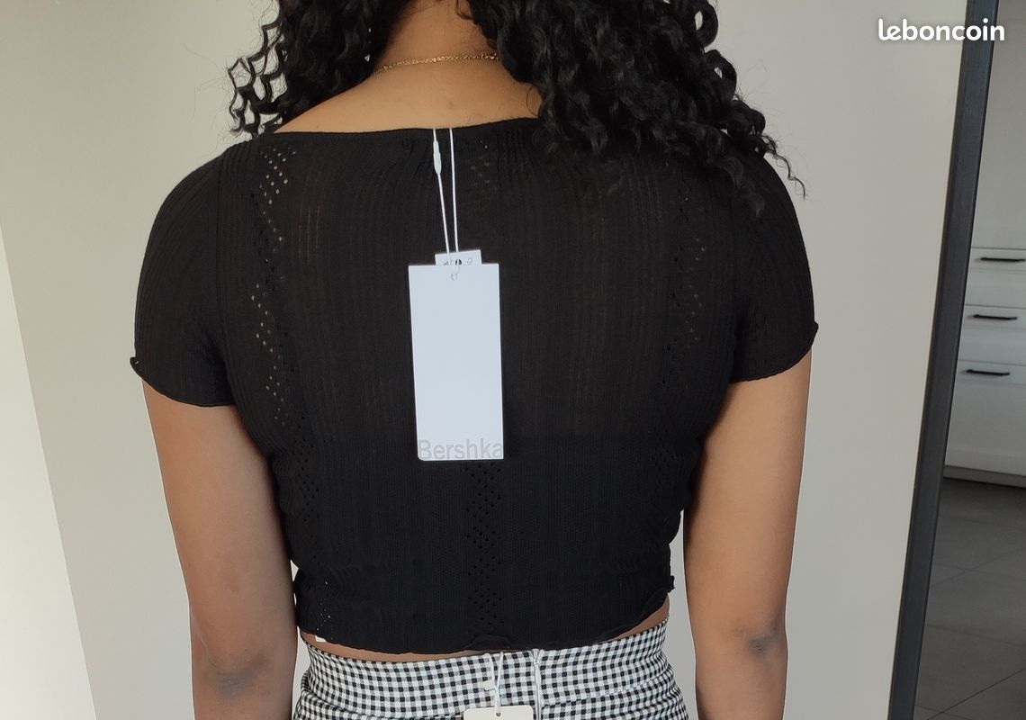 Haut Femme Bershka - T-shirt Noir Et Rouge - Taille L/38 - NEUF Sans étiquette