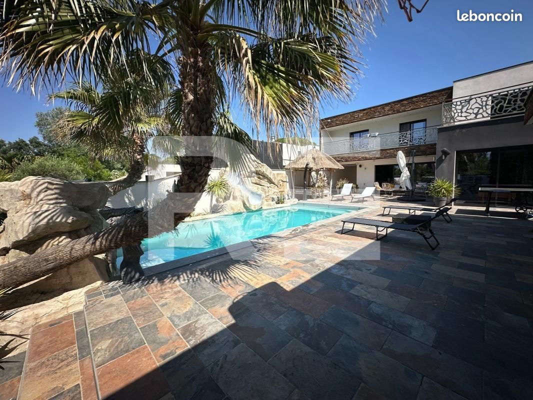 Maison 16 pièces 317 m² · à Aigues-Mortes · 317 m² · 1 080 000 €