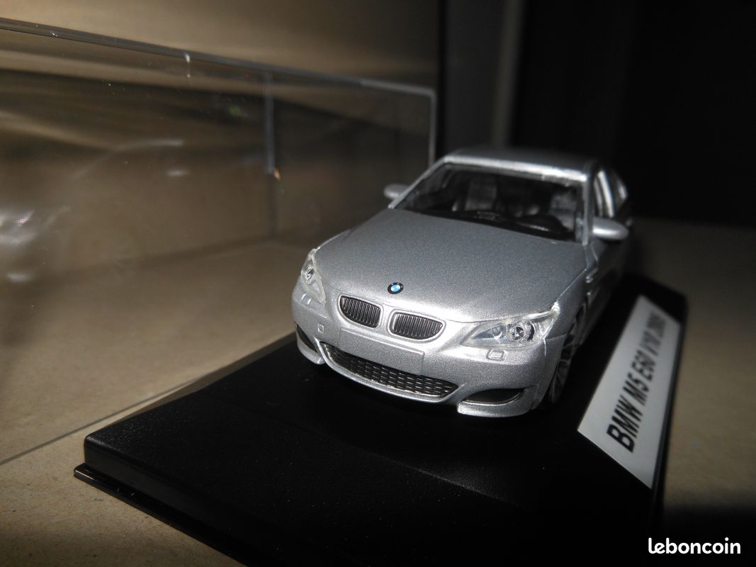 Horloge Murale Voiture Miniature BMW M3 E46 - Rouge - Décoration Garage