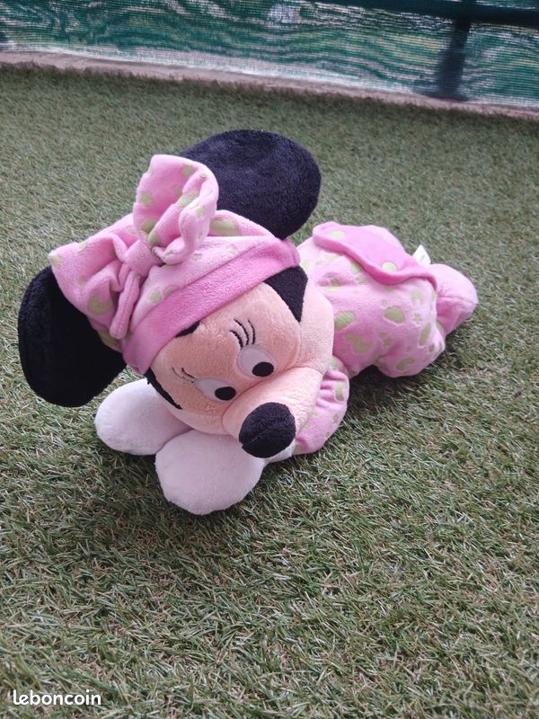 Peluche minnie coucher (image 2)