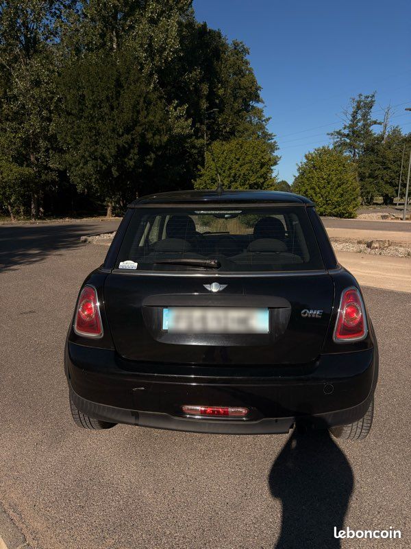 Mini Cooper one (image 2)