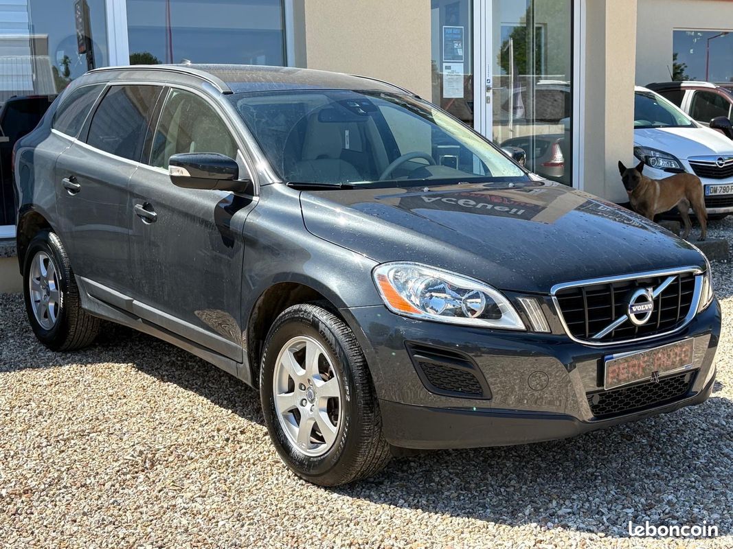 VOLVO XC60 D3 AWD 163cv R-Design Geartronic A (image 1)