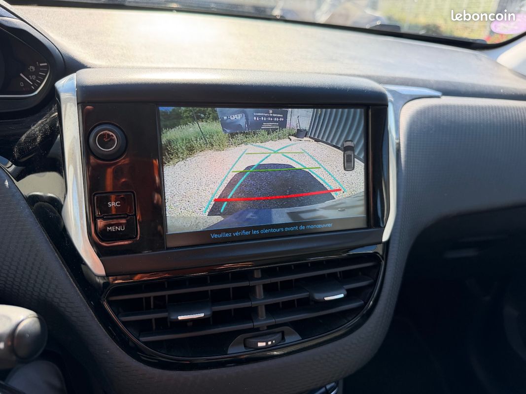 PEUGEOT 2008 BUSINESS 1.2 PureTech 110ch SS BVM5 Allure Business (image 12)