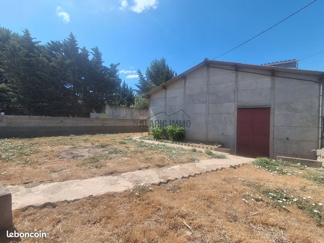 Parking 75 m² · à Moux · 75 m² · 66 000 €