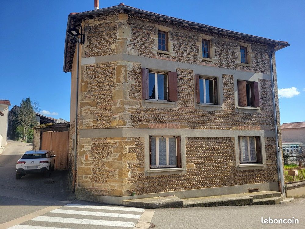 Maison 7 pièces 140 m² · à Agnin · 140 m² · 169 000 €