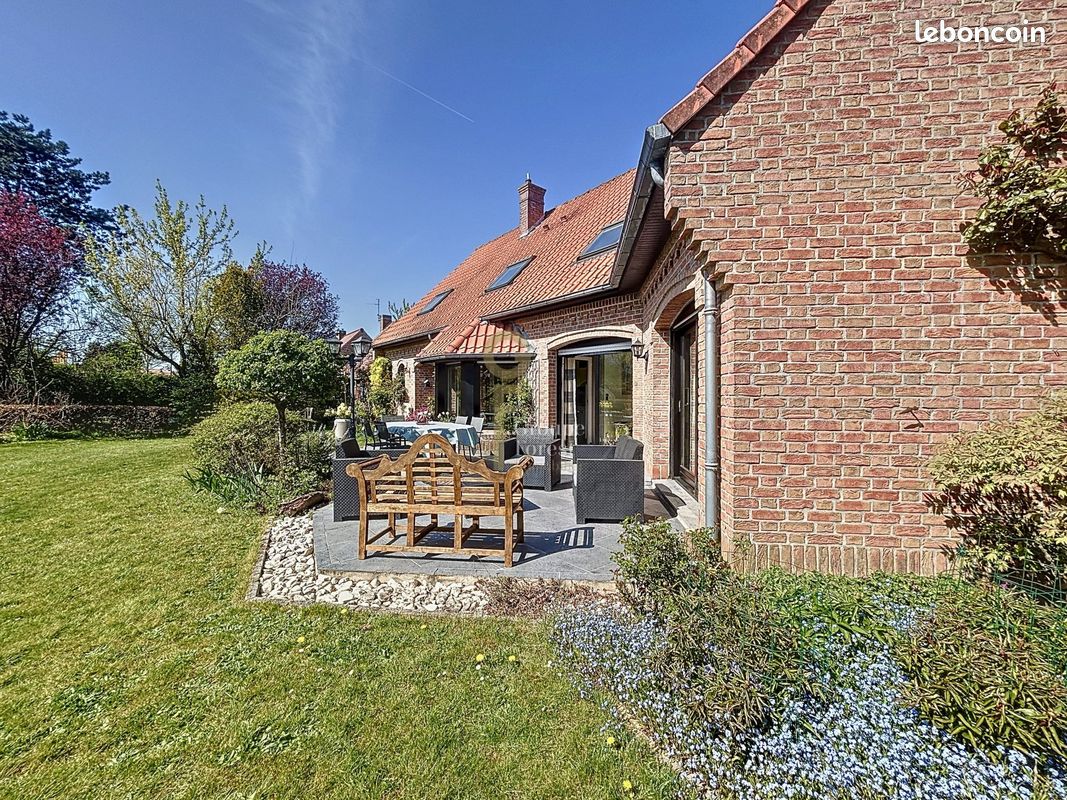 Maison 8 pièces 208 m² · à Sailly-lez-Lannoy · 208 m² · 749 000 €