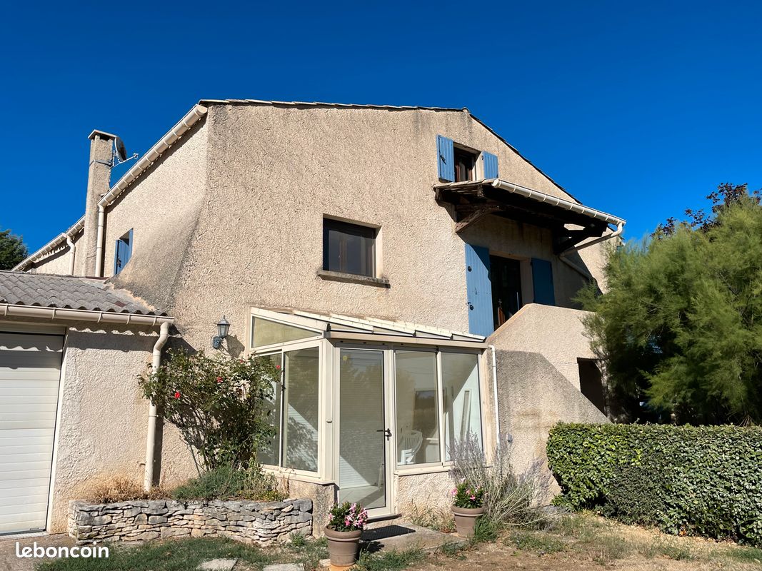 Appartement 4 pièces 110 m² · à Simiane-la-Rotonde · 110 m² · 786 €